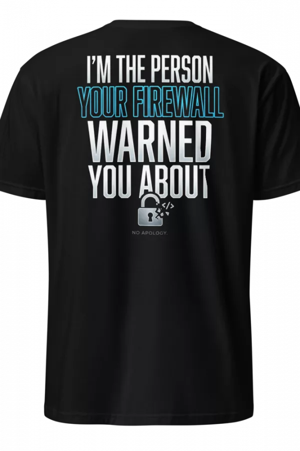 Espalda de camiseta negro con texto I'm the person your firewall warned you about y candado roto