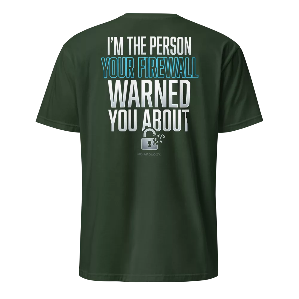 Espalda de camiseta verde bosque con texto I'm the person your firewall warned you about y candado roto